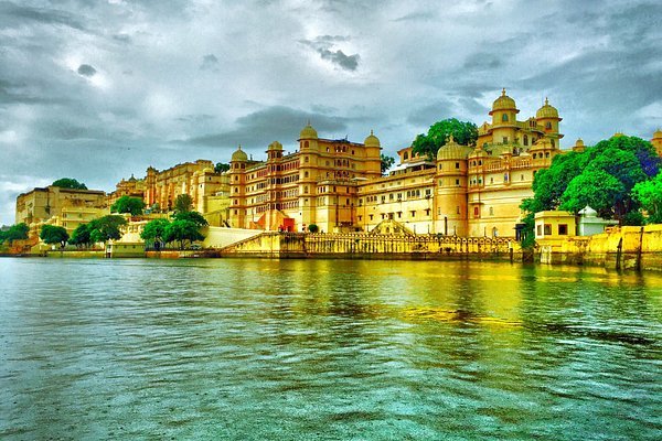 lake pichola